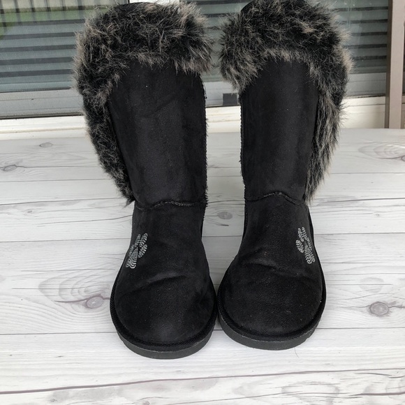 Hand Crafted Shoes - Black boots Fleece lined fur trim paw print size 7